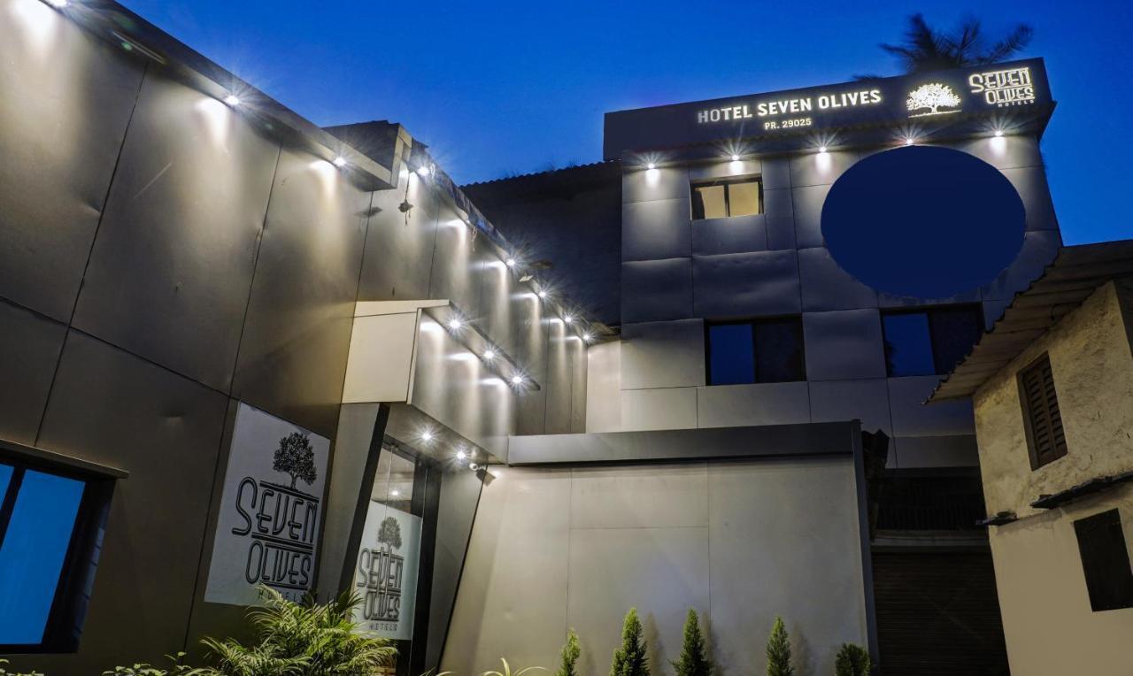 Treebo Trip Seven Olives Andheri Bombaim Exterior foto