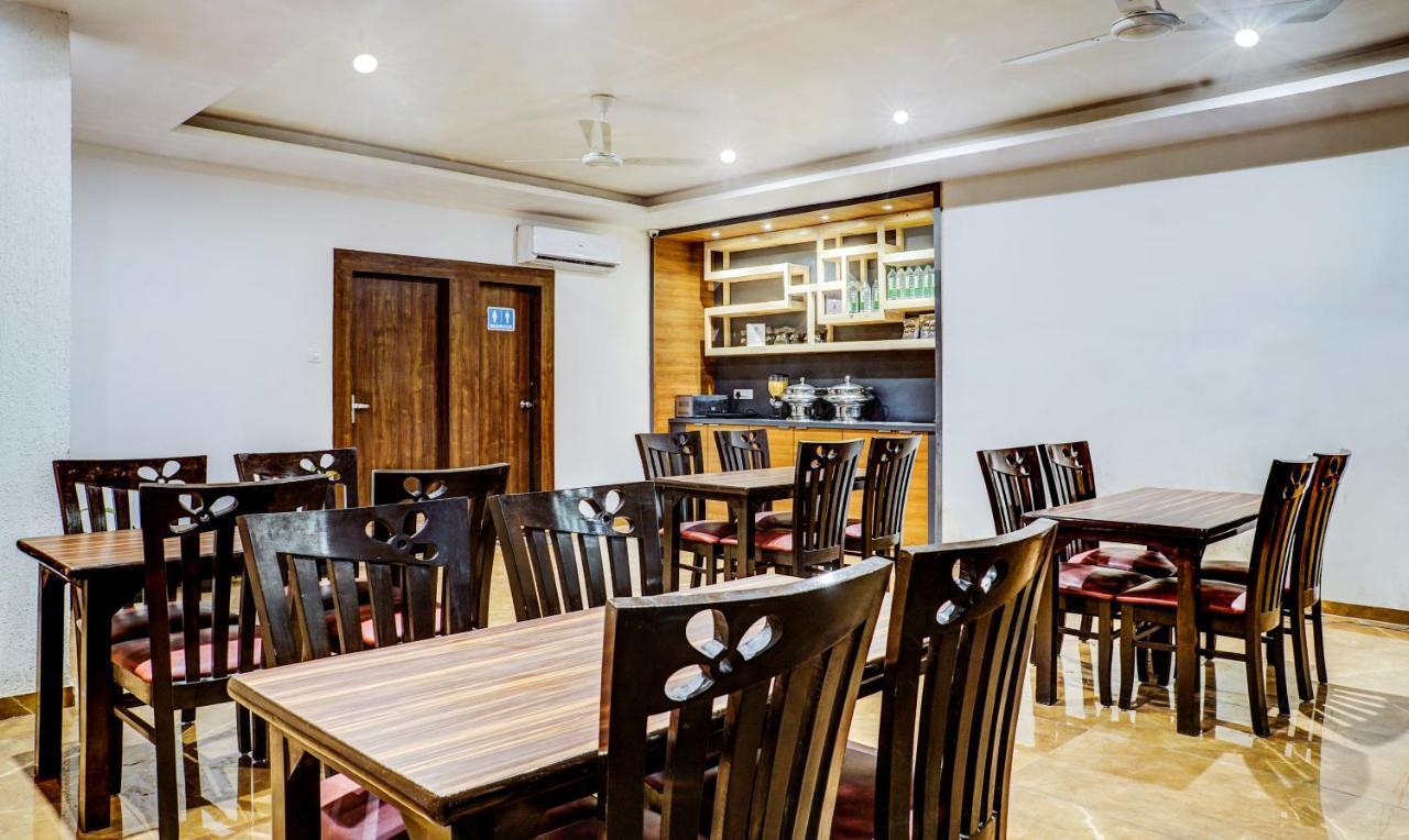 Treebo Trip Seven Olives Andheri Bombaim Exterior foto