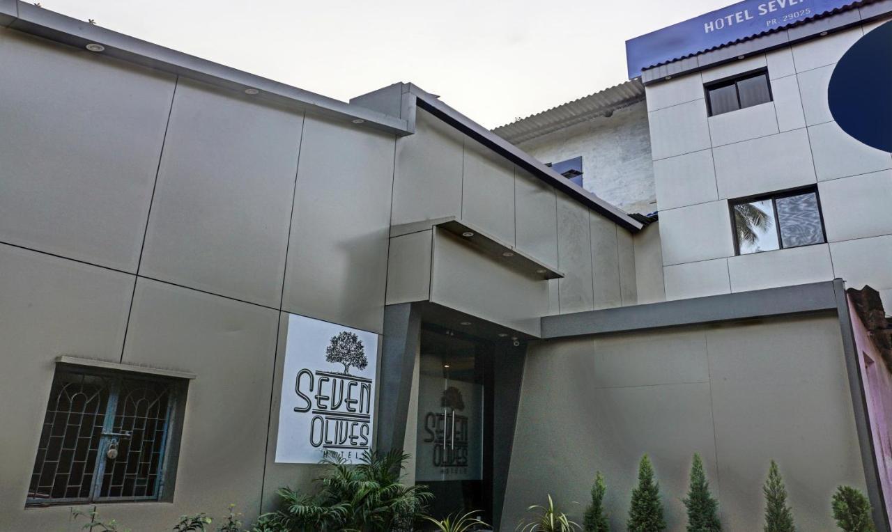 Treebo Trip Seven Olives Andheri Bombaim Exterior foto