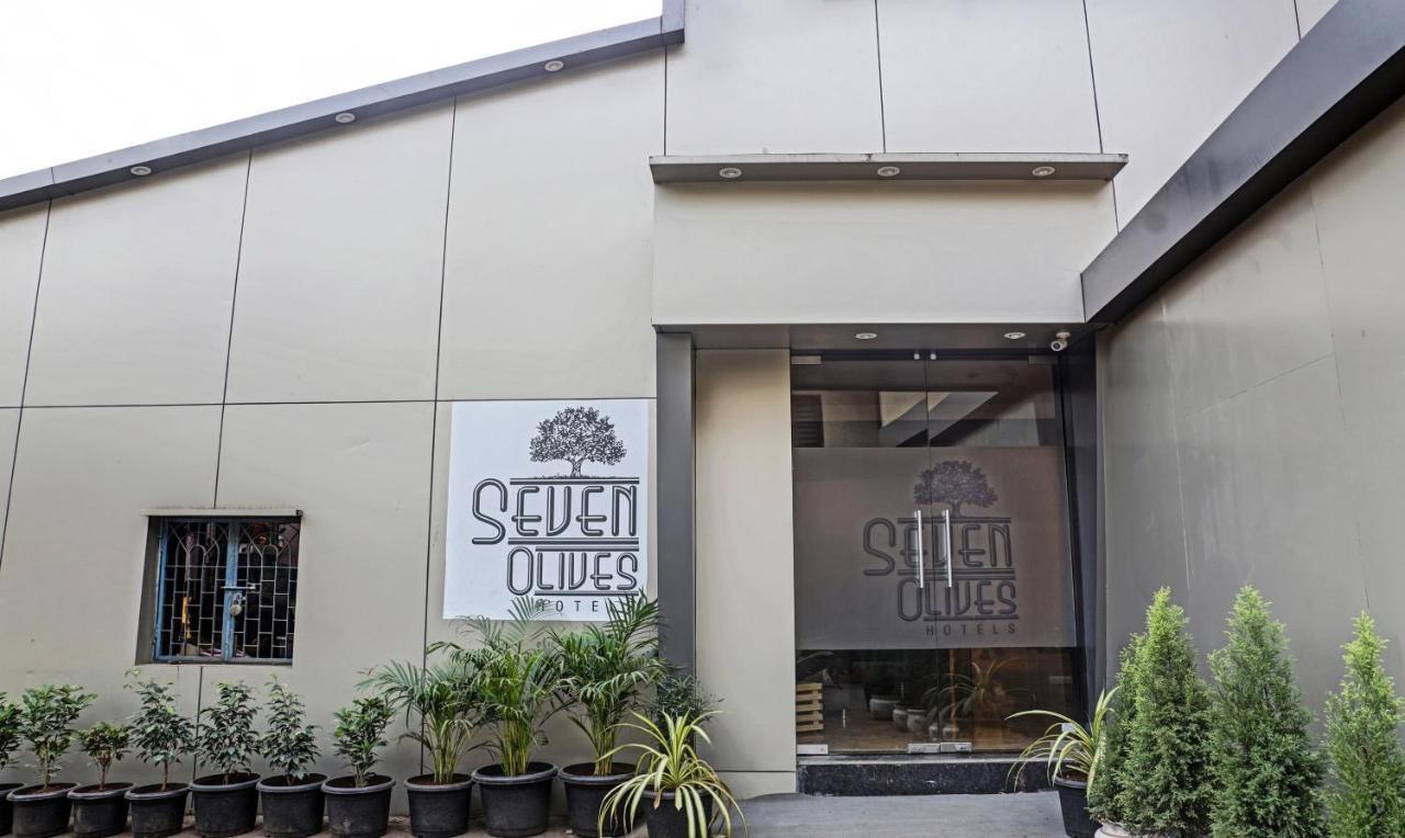 Treebo Trip Seven Olives Andheri Bombaim Exterior foto
