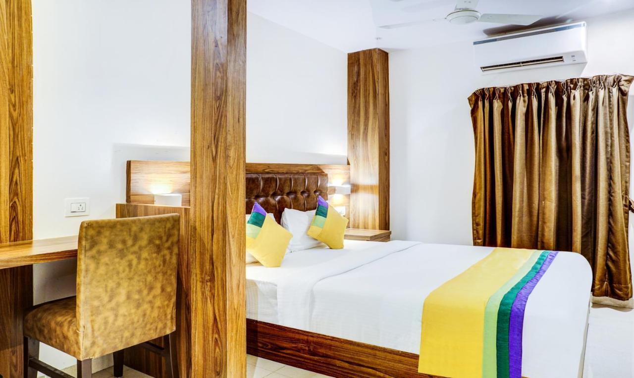 Treebo Trip Seven Olives Andheri Bombaim Exterior foto